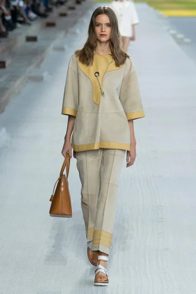 Look 2